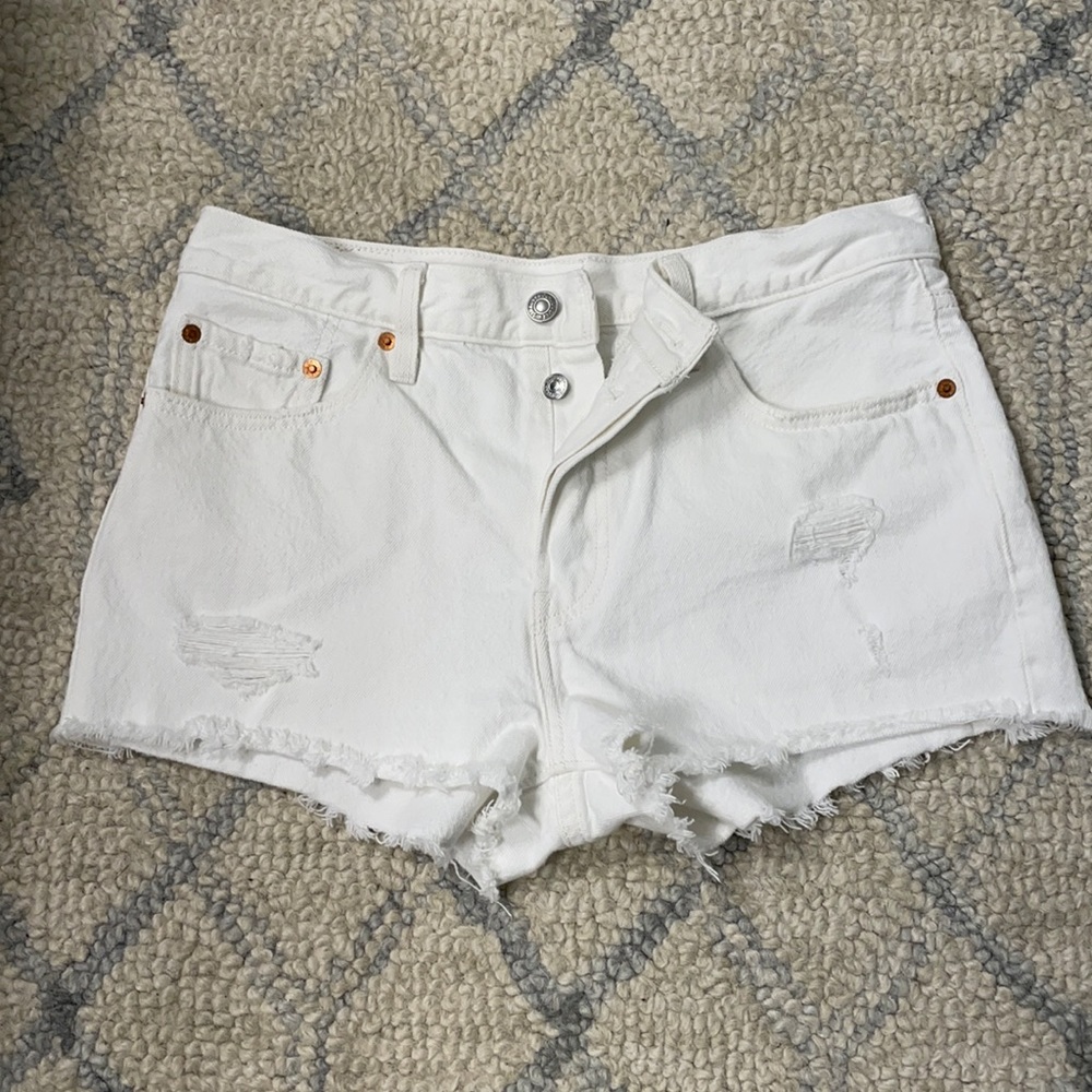 Levi’s 501 white raw hem Denim shorts